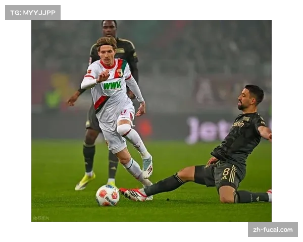 替补奇兵：奥格斯堡小将在补时阶段攻入绝平球后的庆祝